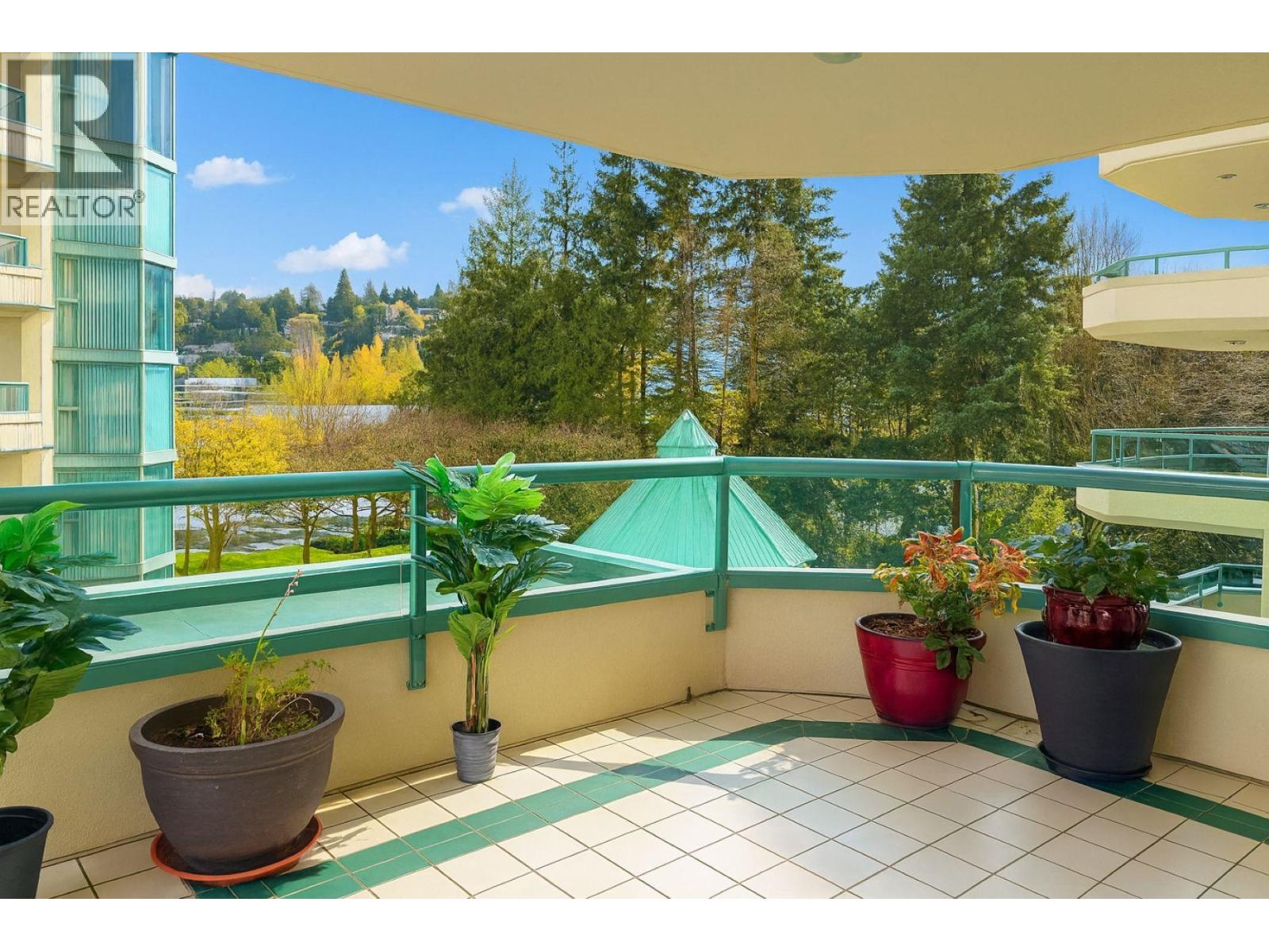 4D 338 TAYLOR WAY, West Vancouver