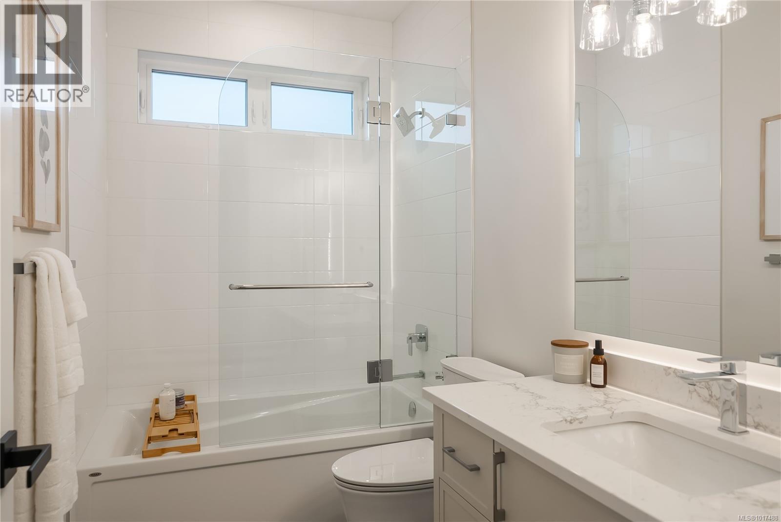 530 Hole-in-One Dr, Qualicum Beach