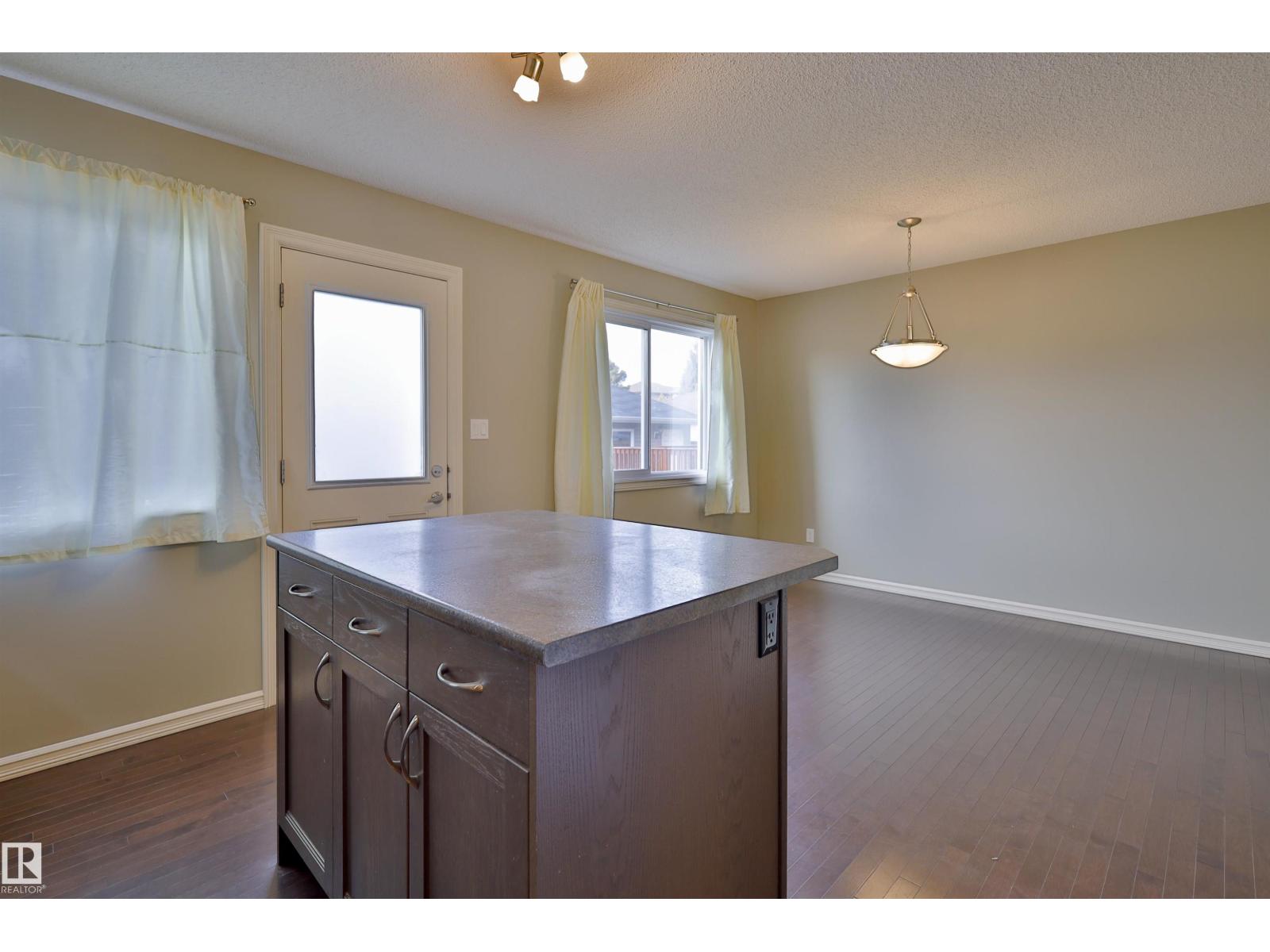 18056 89 ST NW, Edmonton