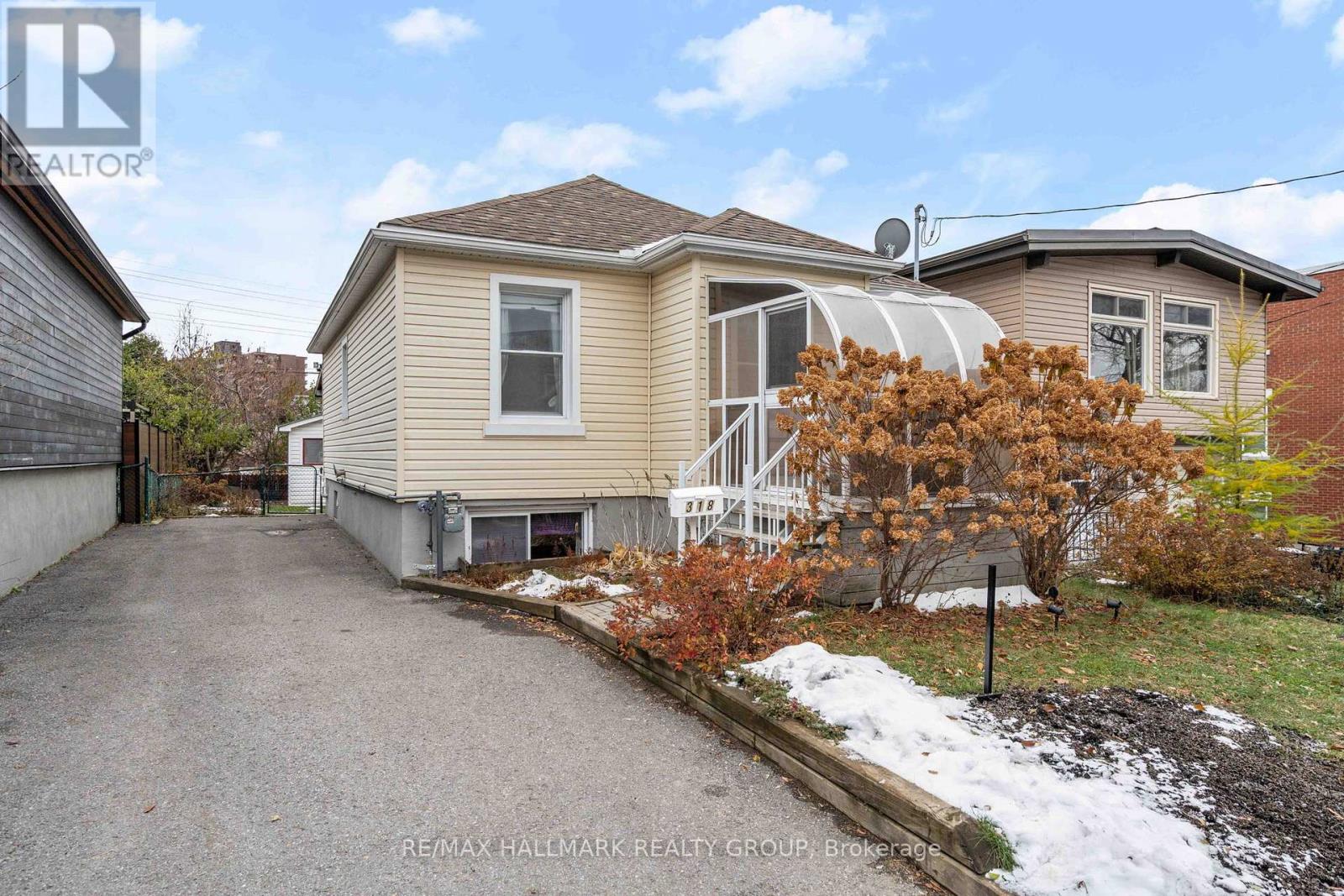 318 SHAKESPEARE STREET - 1
