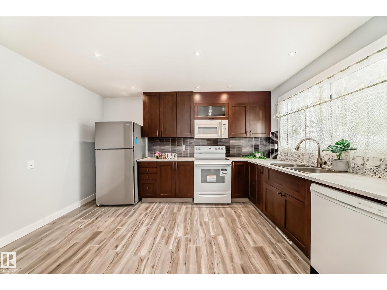 11811 44 ST NW, Edmonton