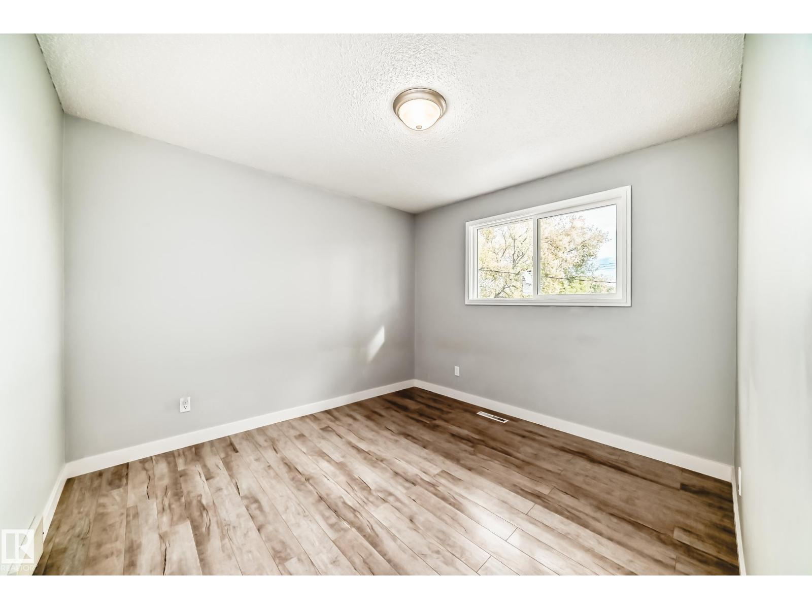 11811 44 ST NW, Edmonton