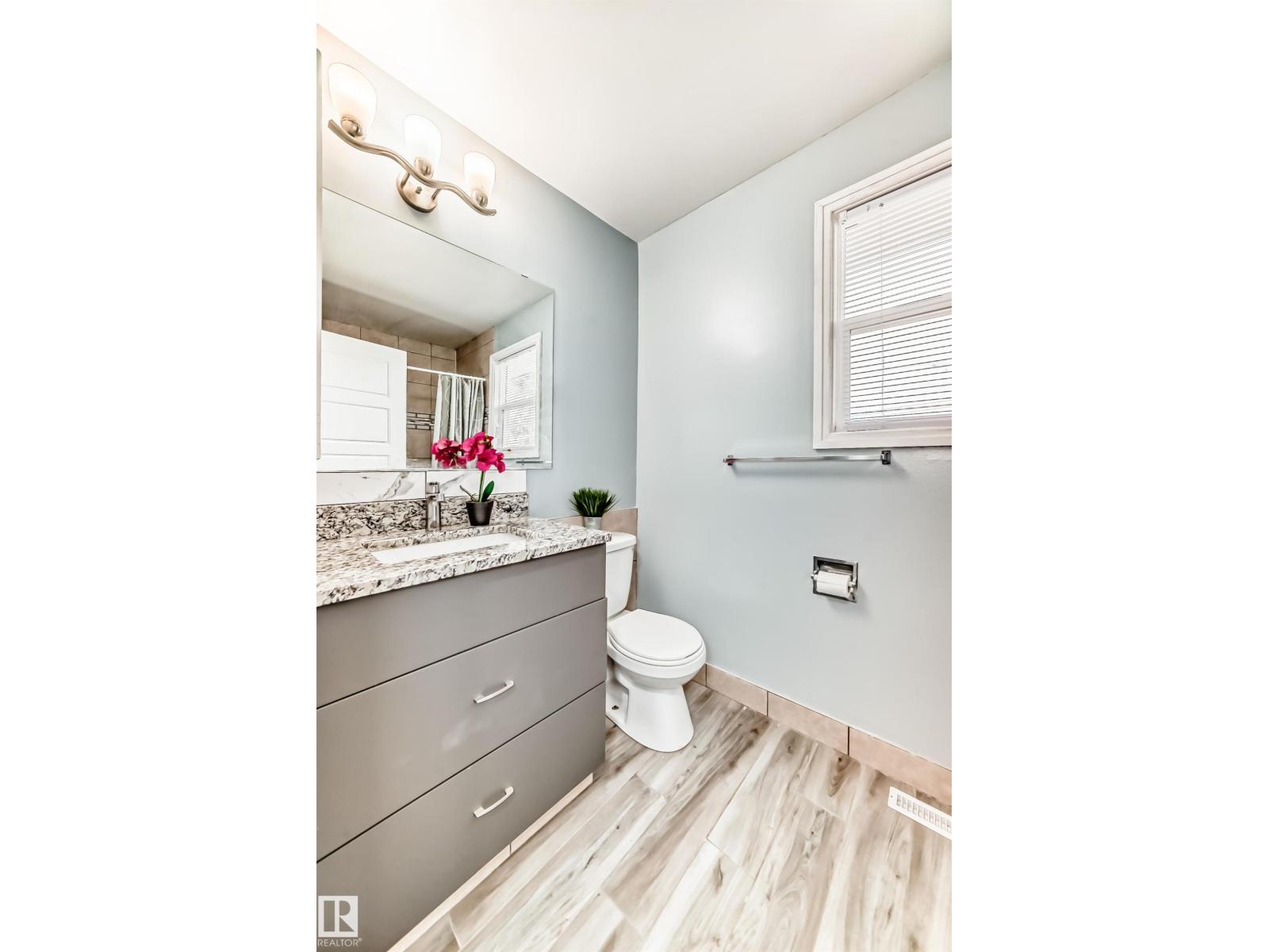 11811 44 ST NW, Edmonton