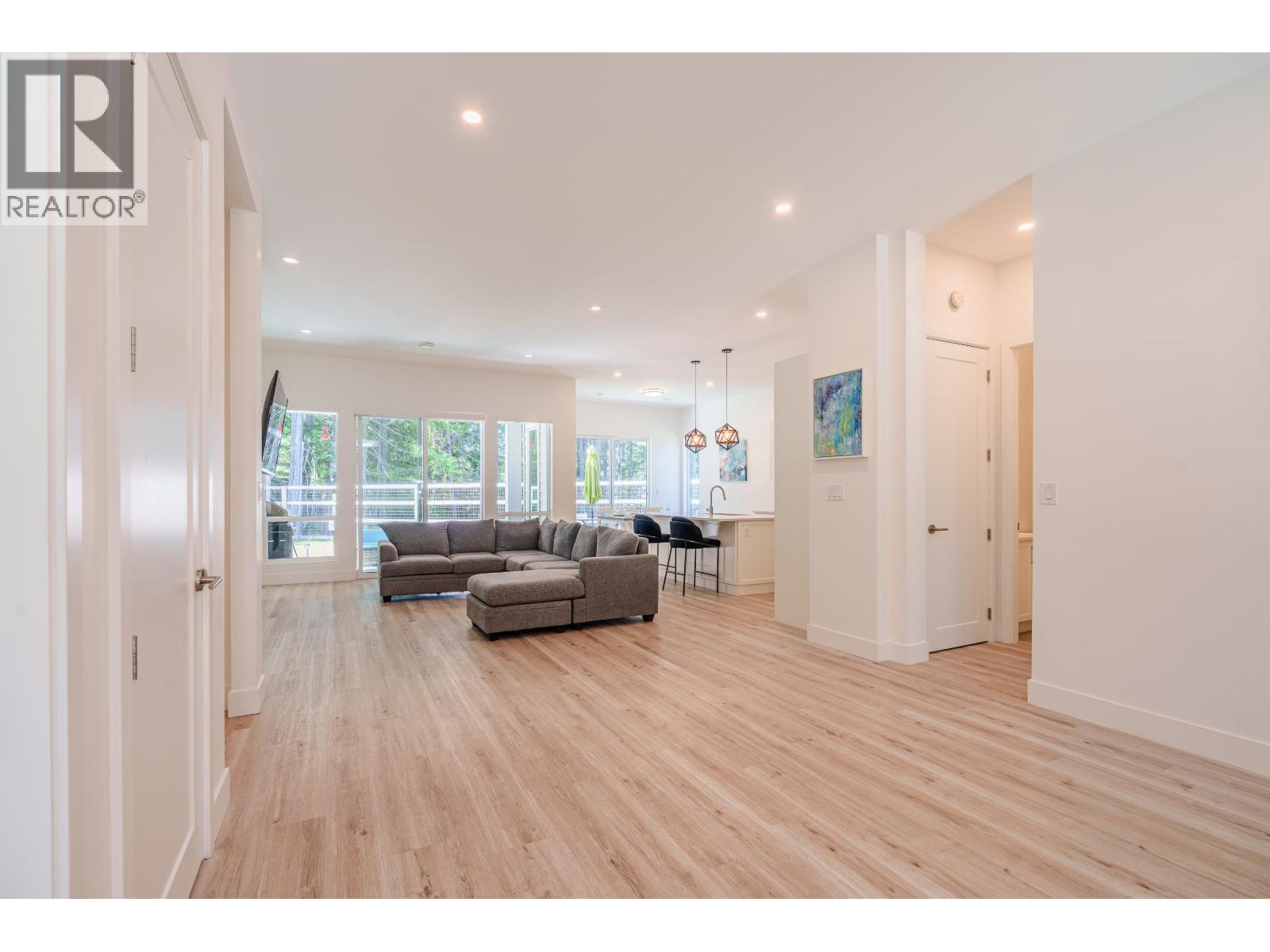 11120 SUNSHINE COAST HIGHWAY, Pender Harbour