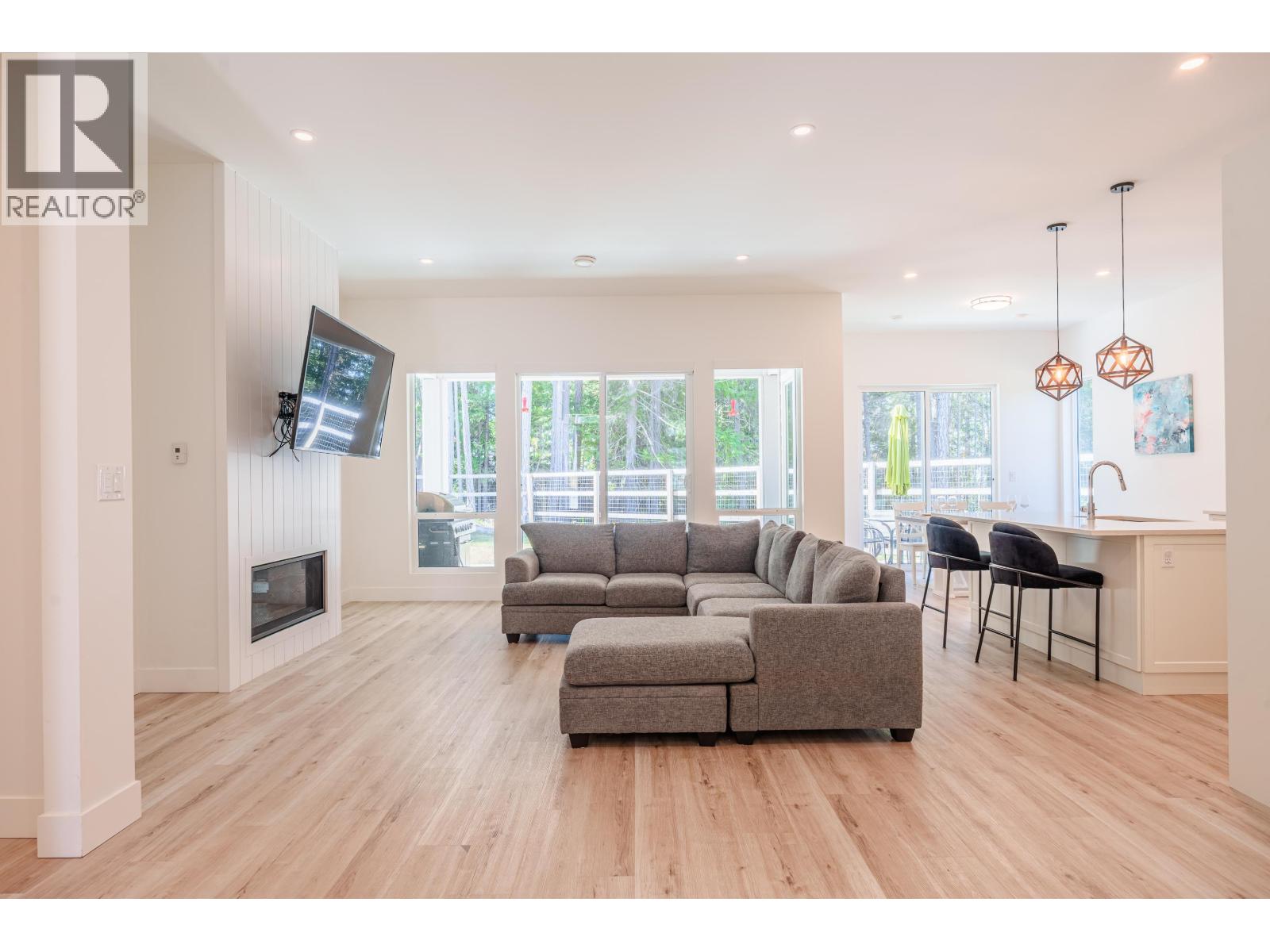 11120 SUNSHINE COAST HIGHWAY, Pender Harbour