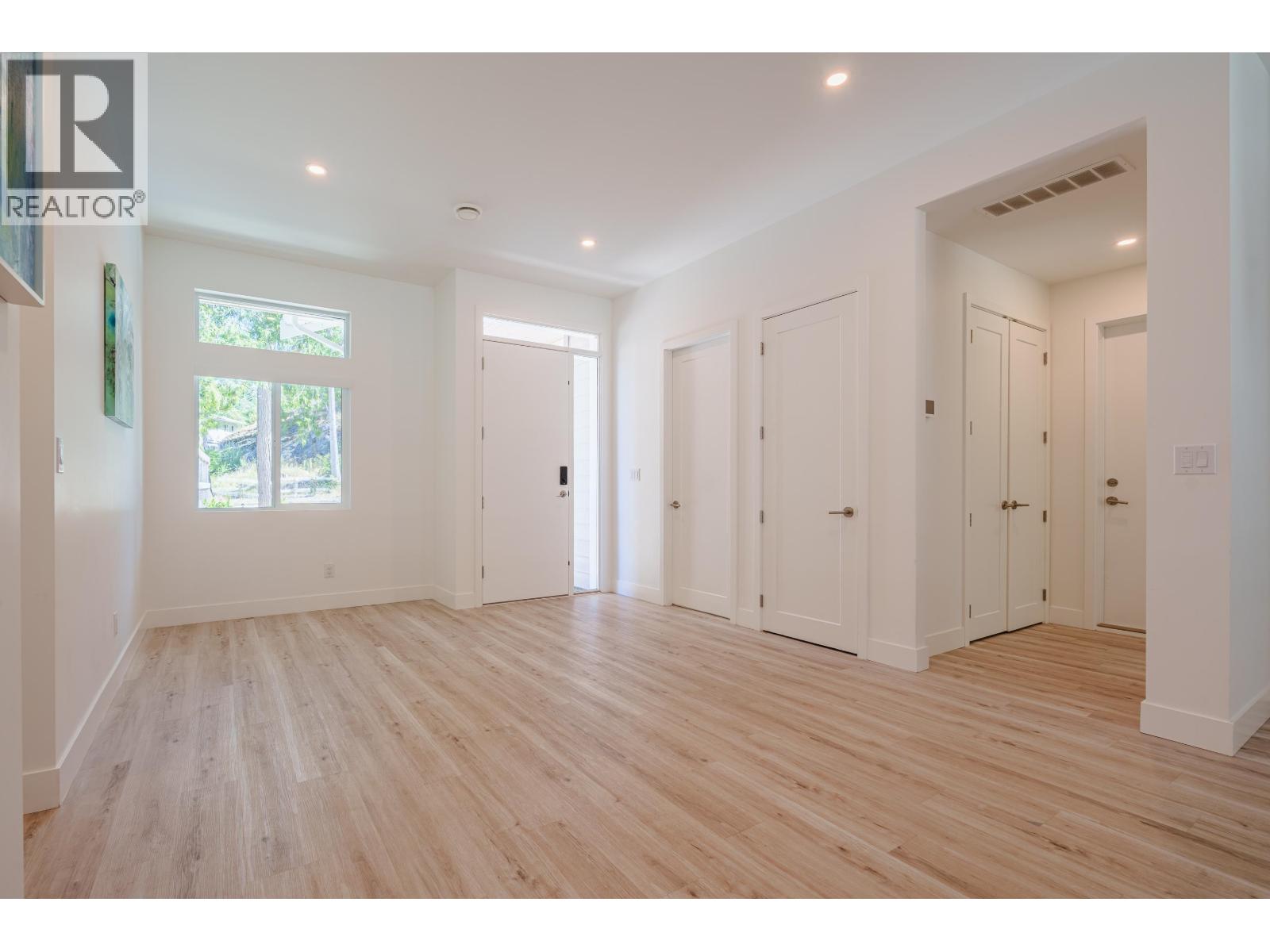 11120 SUNSHINE COAST HIGHWAY, Pender Harbour