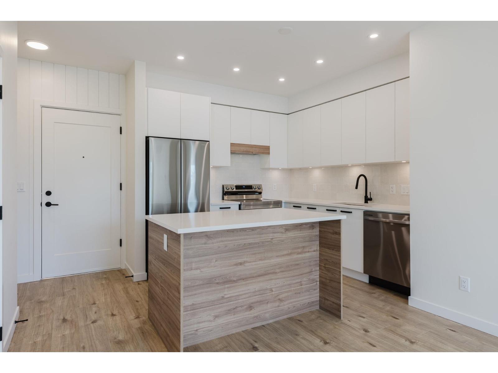 105 33920 BEST AVENUE, Mission