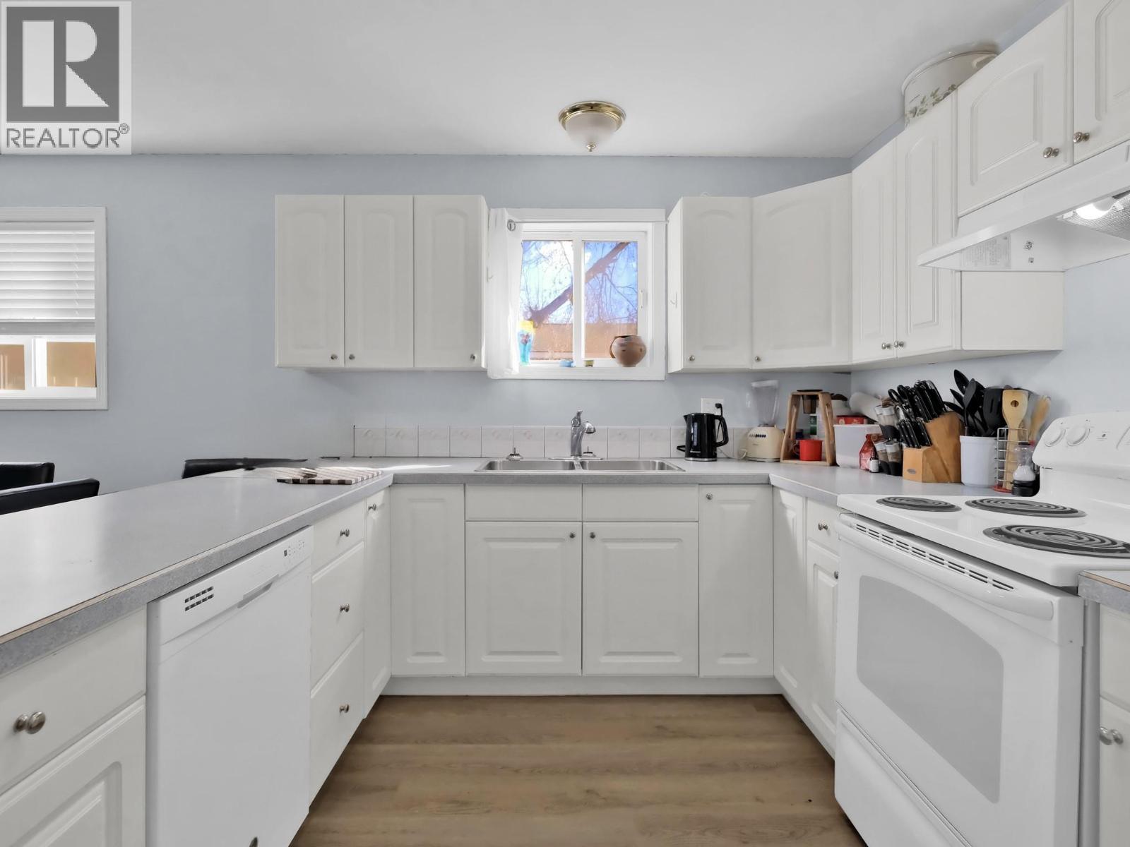 654 Wade Avenue W Unit# 101 & 201, Penticton