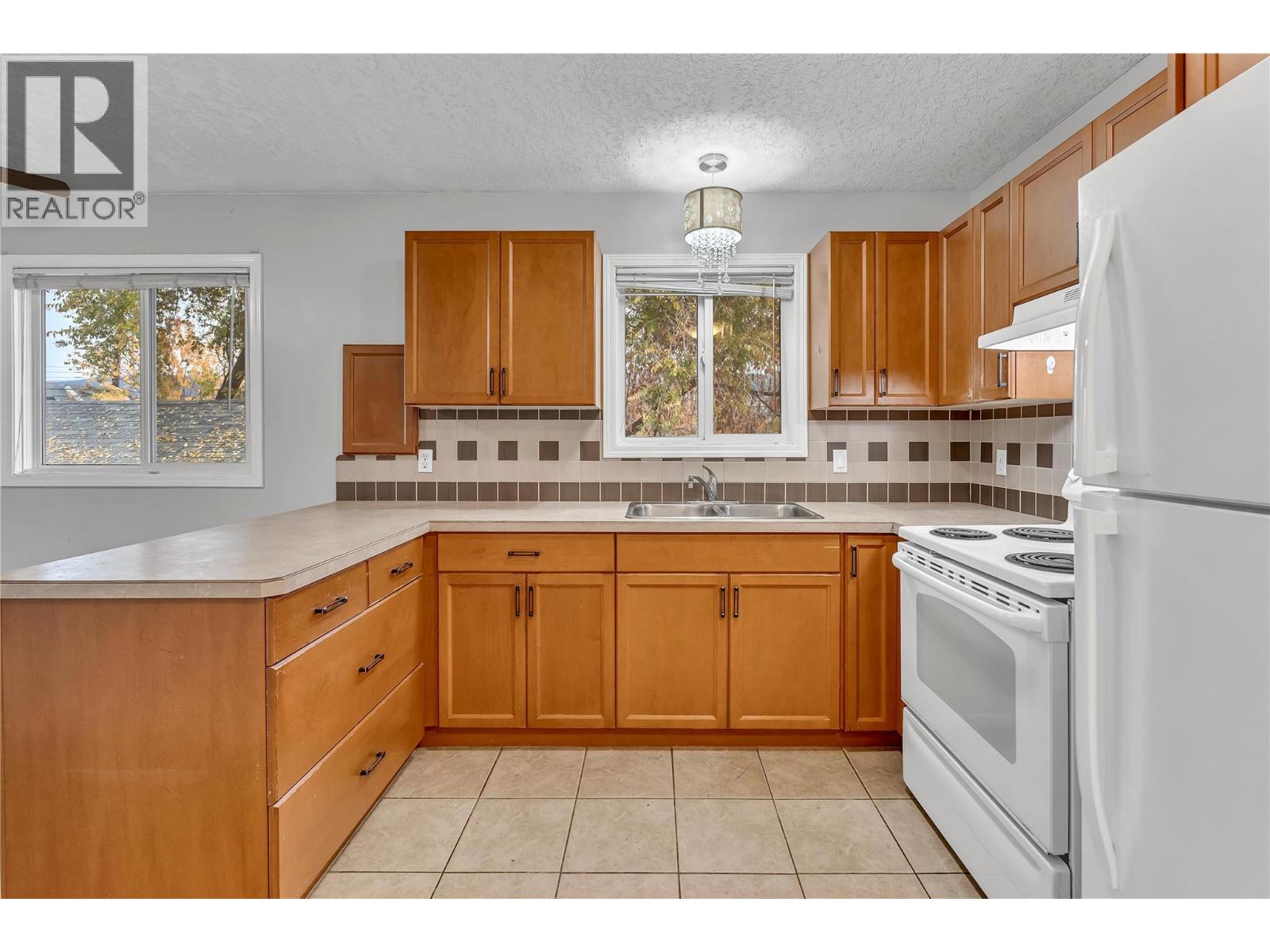 654 Wade Avenue W Unit# 101 & 201, Penticton