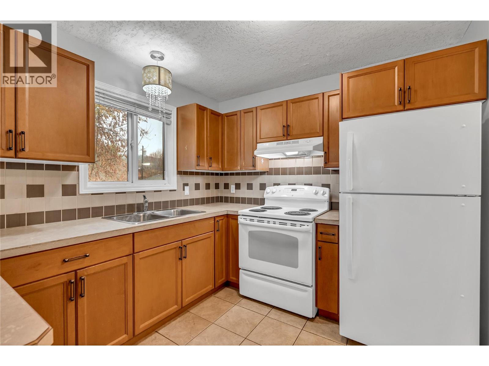 654 Wade Avenue W Unit# 101 & 201, Penticton