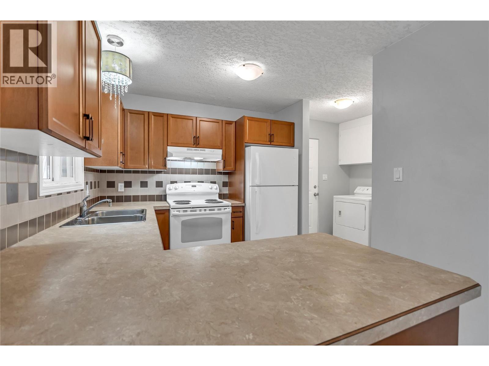 654 Wade Avenue W Unit# 101 & 201, Penticton