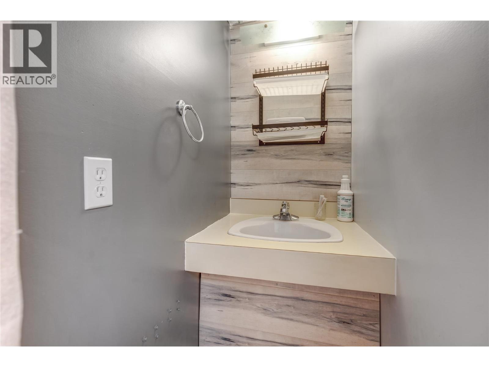  596 Martin Street, Penticton