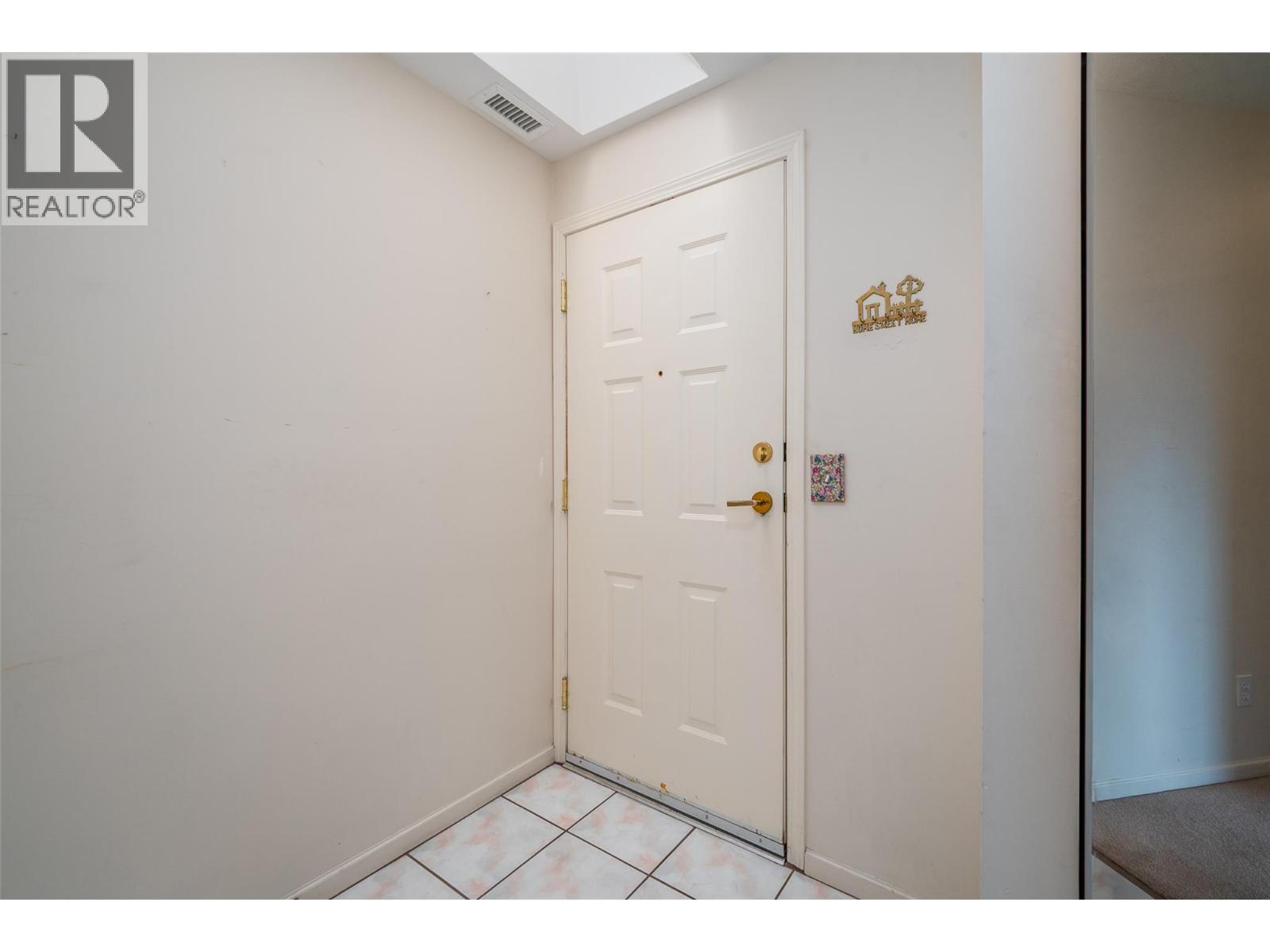 301 980 Glenwood Avenue, Kelowna