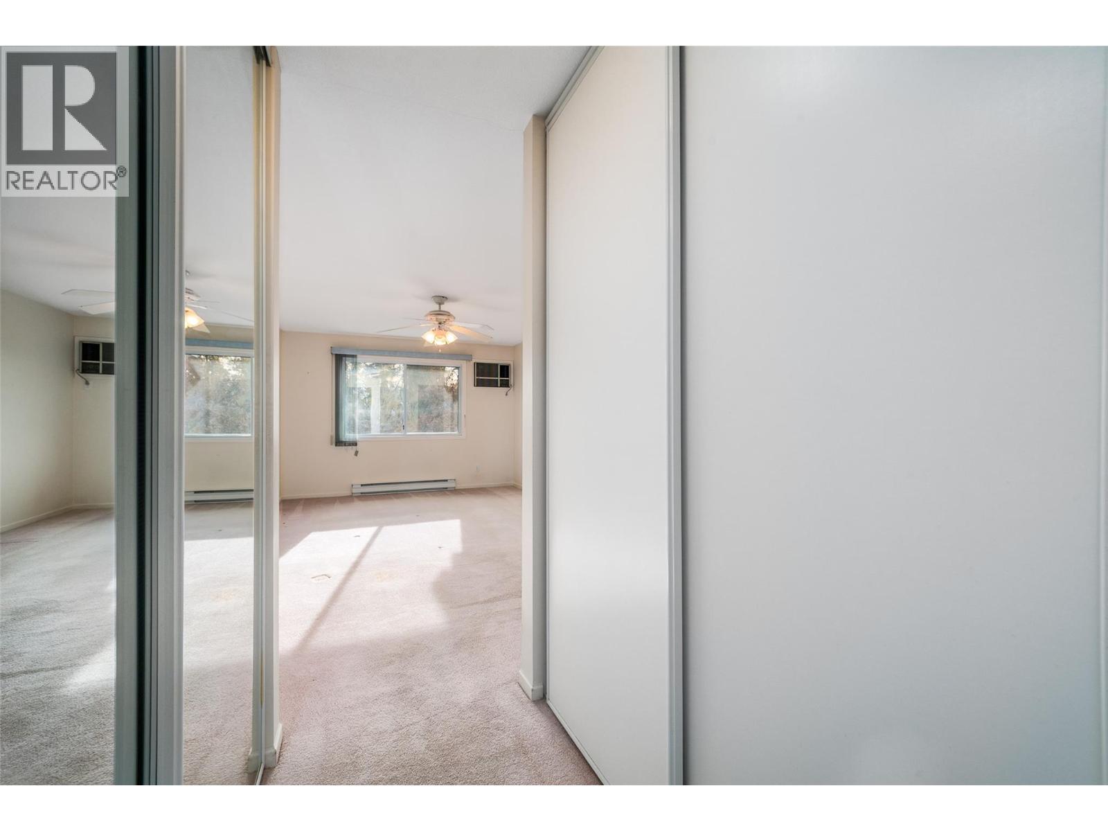 301 980 Glenwood Avenue, Kelowna