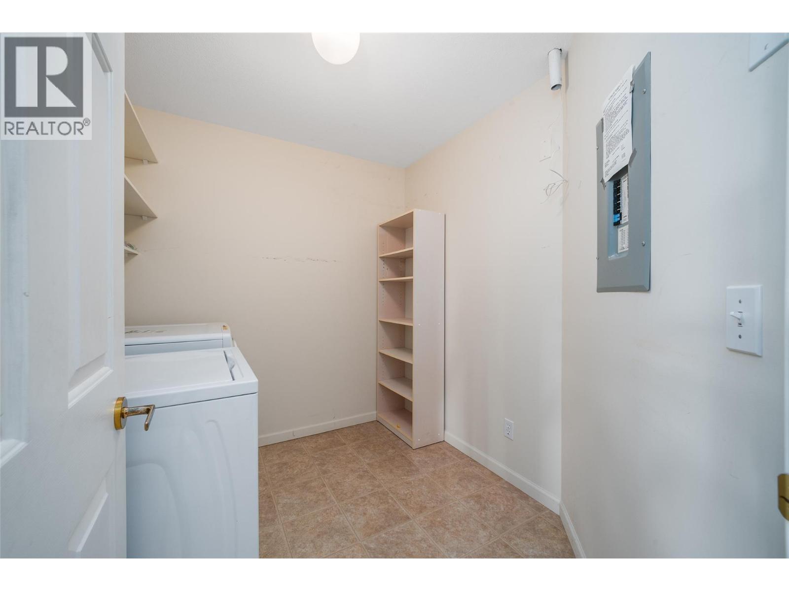 301 980 Glenwood Avenue, Kelowna