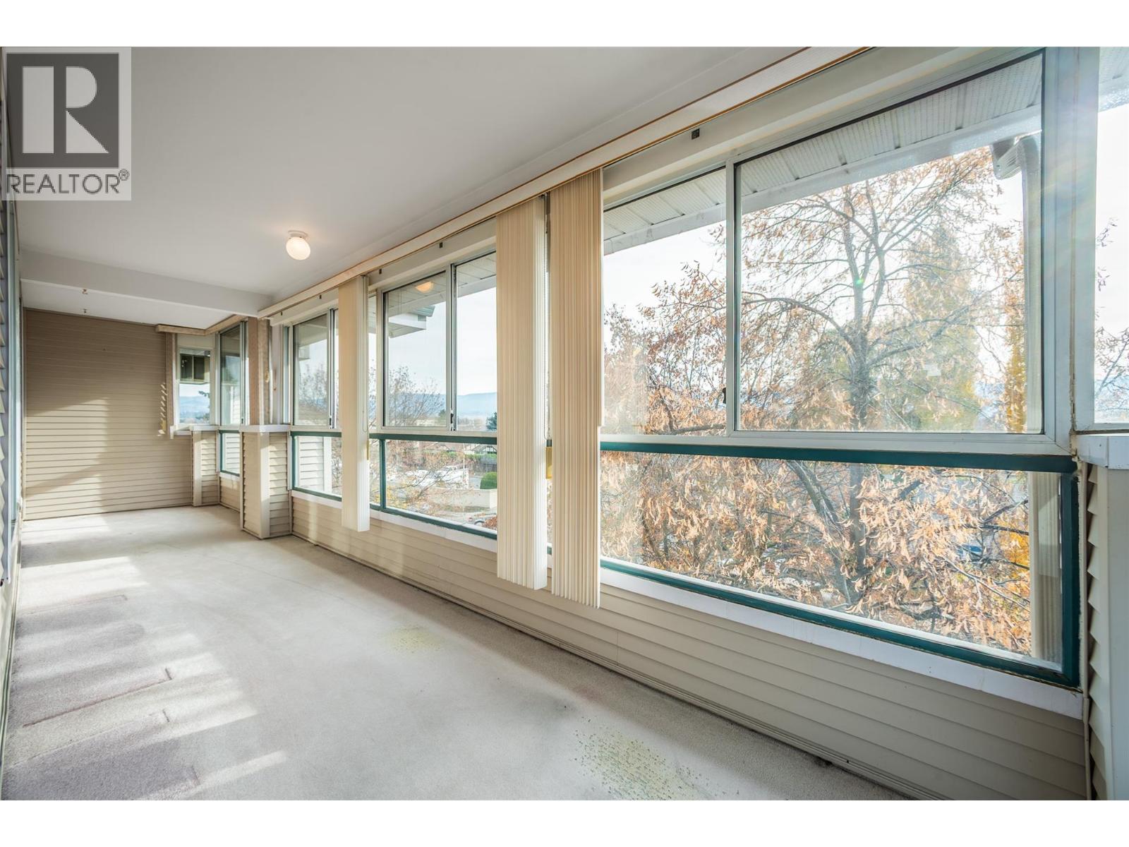 301 980 Glenwood Avenue, Kelowna