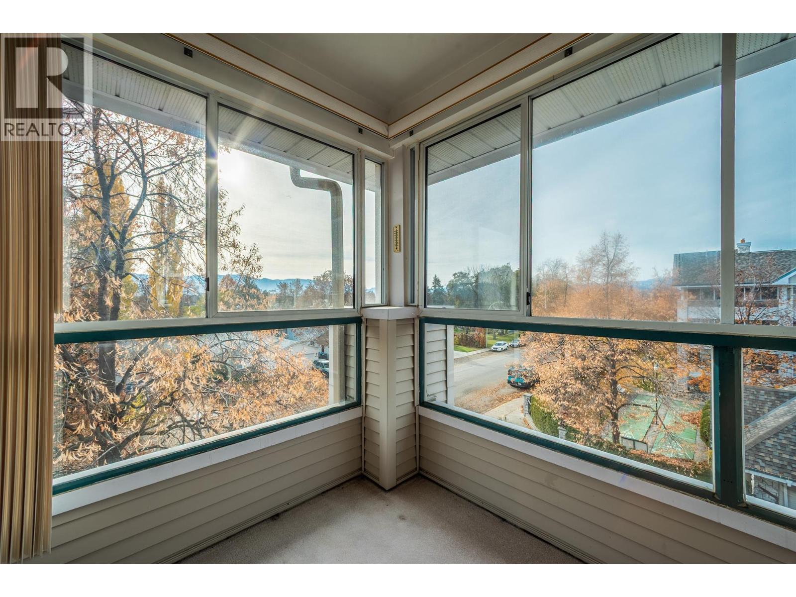 301 980 Glenwood Avenue, Kelowna