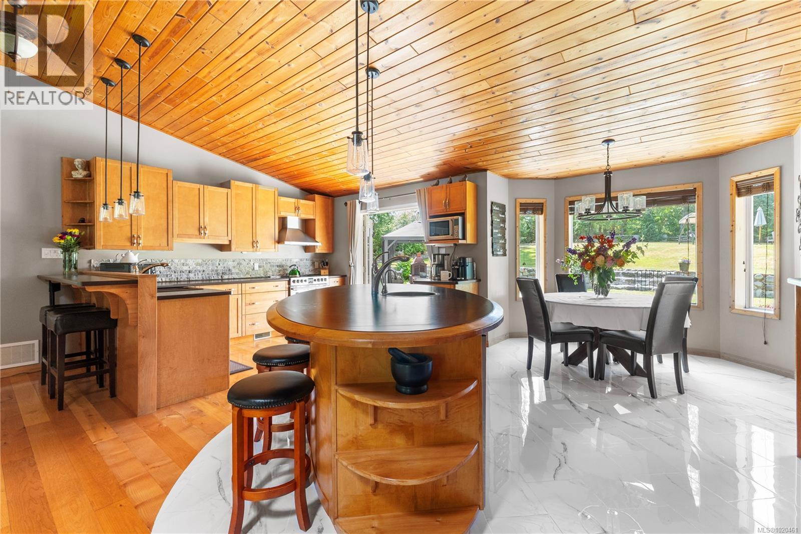 777 Salsbury Rd, Courtenay