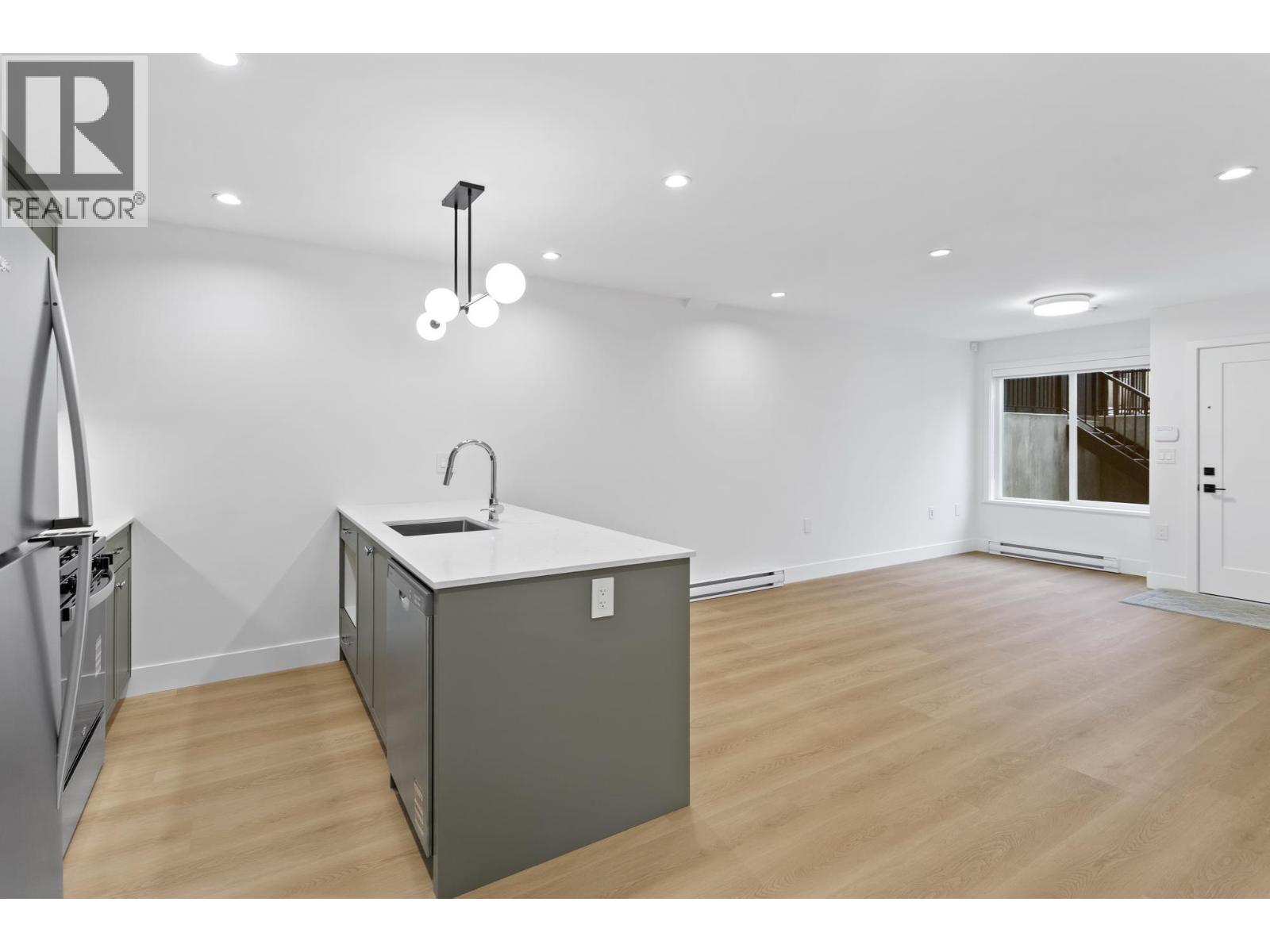 1 4313 ALBERT STREET, Burnaby