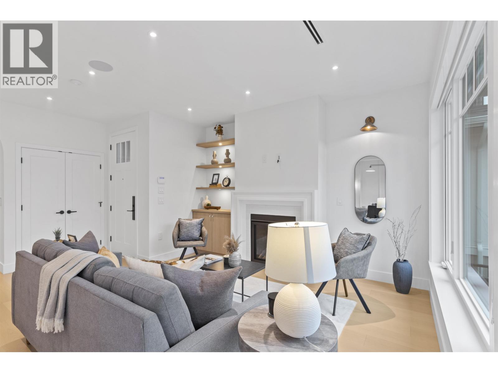 1 4313 ALBERT STREET, Burnaby