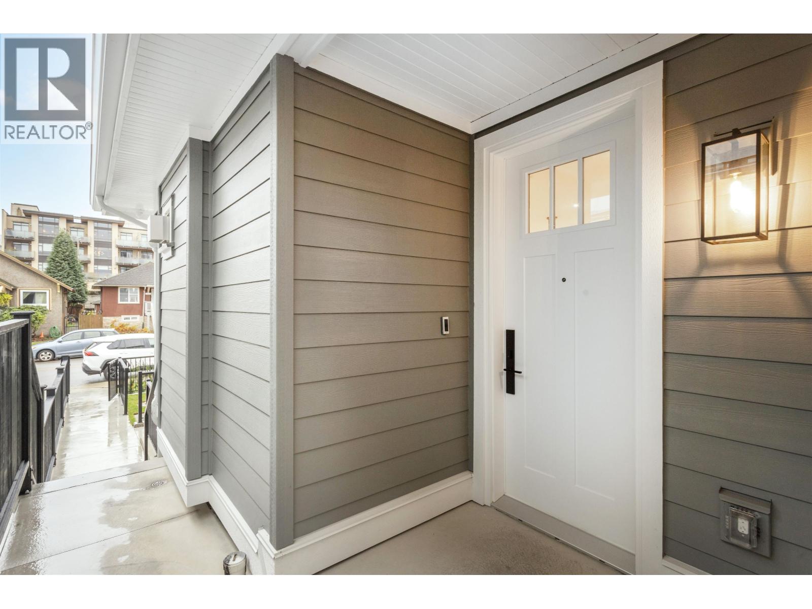 1 4313 ALBERT STREET, Burnaby