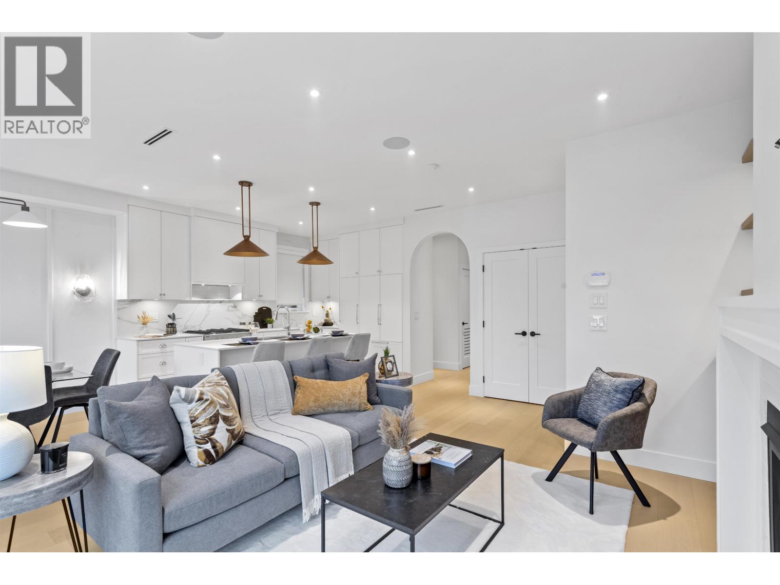 1 4313 ALBERT STREET, Burnaby