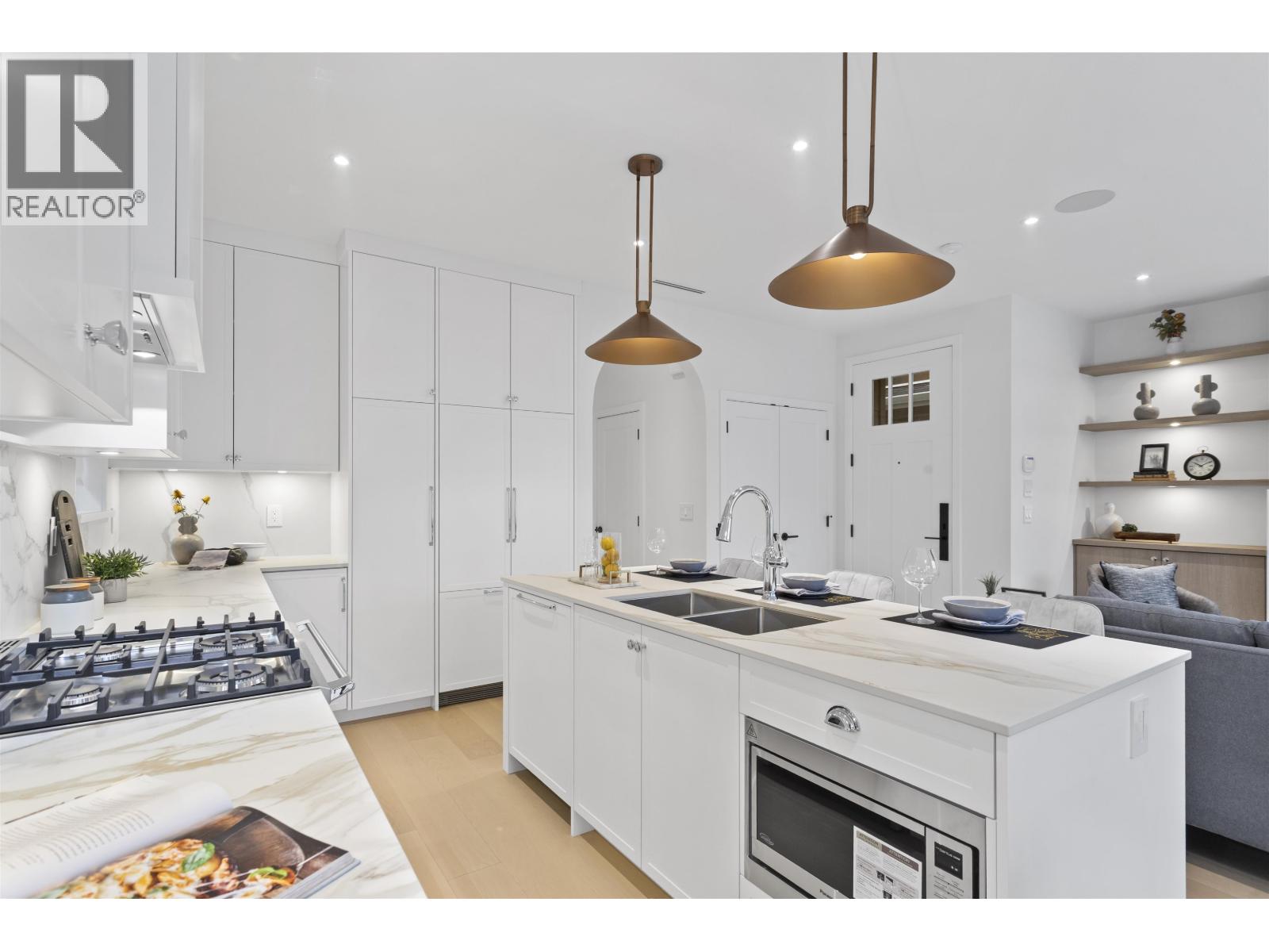 1 4313 ALBERT STREET, Burnaby