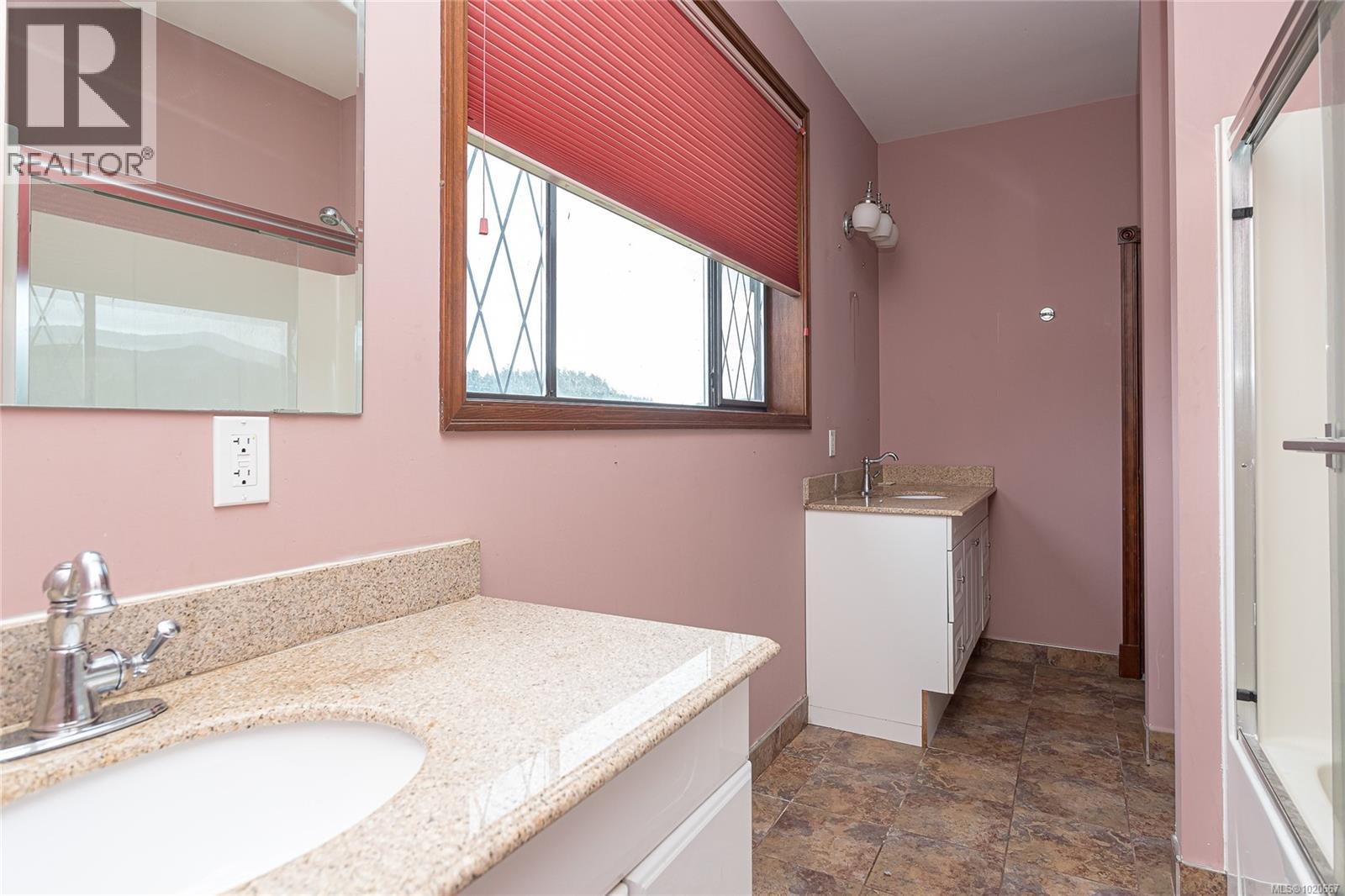 1909 Stamps Rd, Duncan