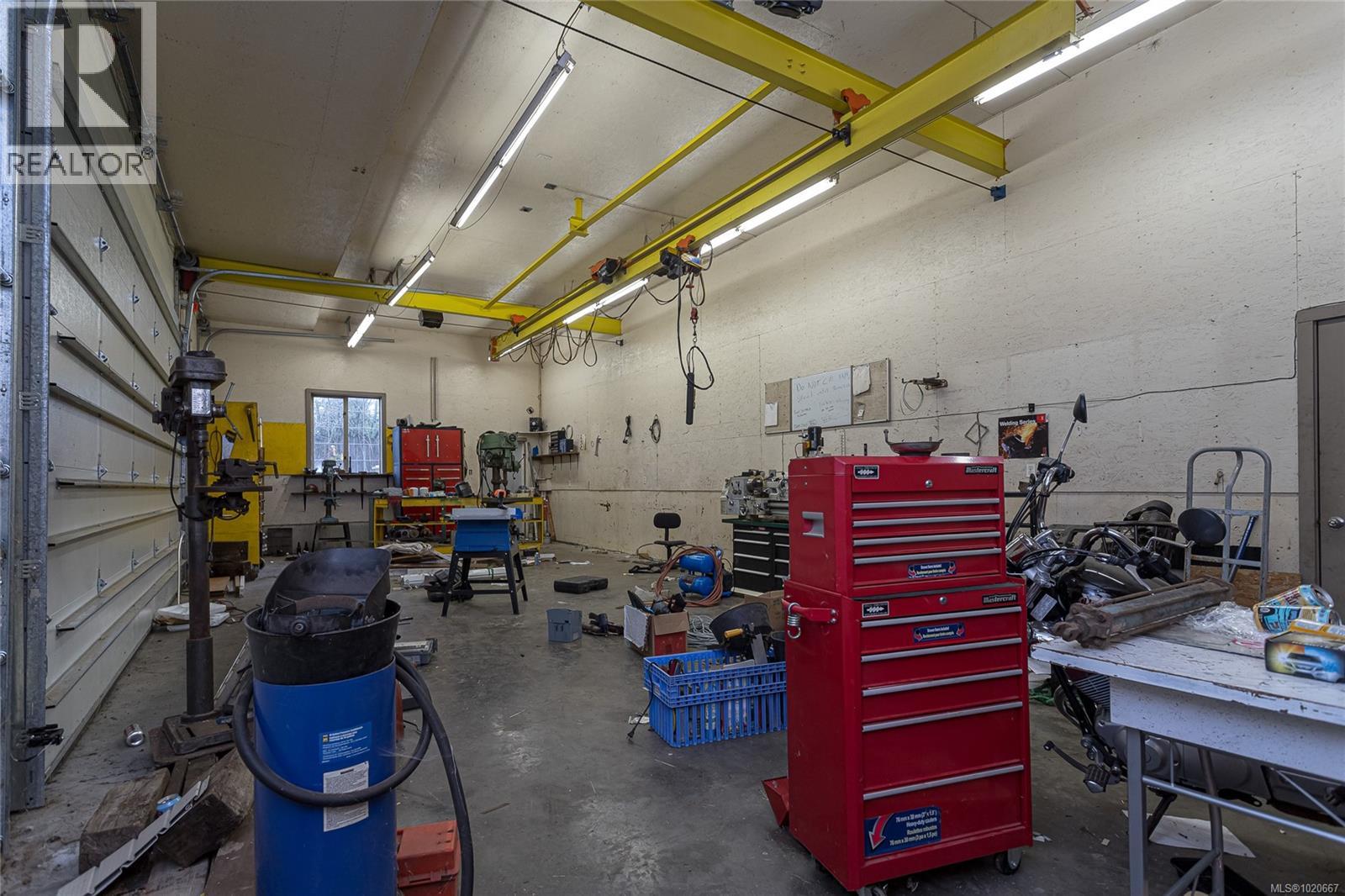 1909 Stamps Rd, Duncan