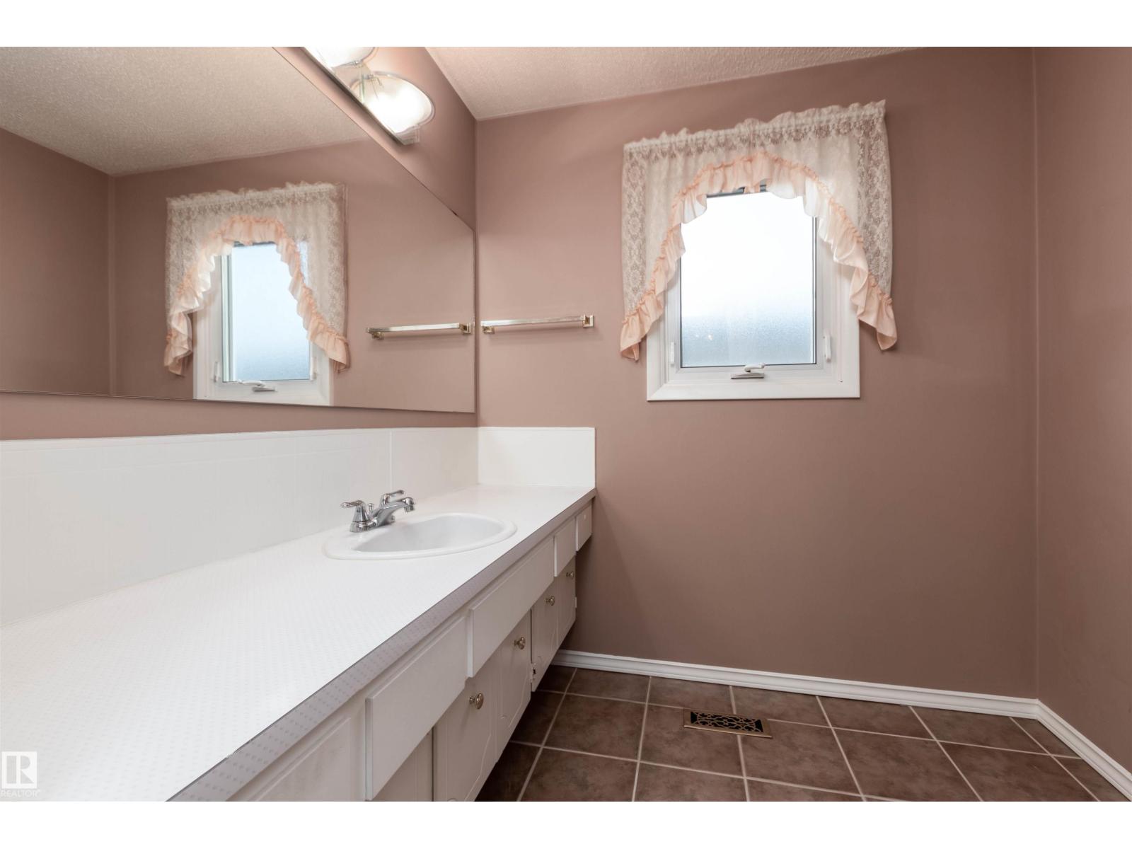 3 STRATHCONA PL, Sherwood Park