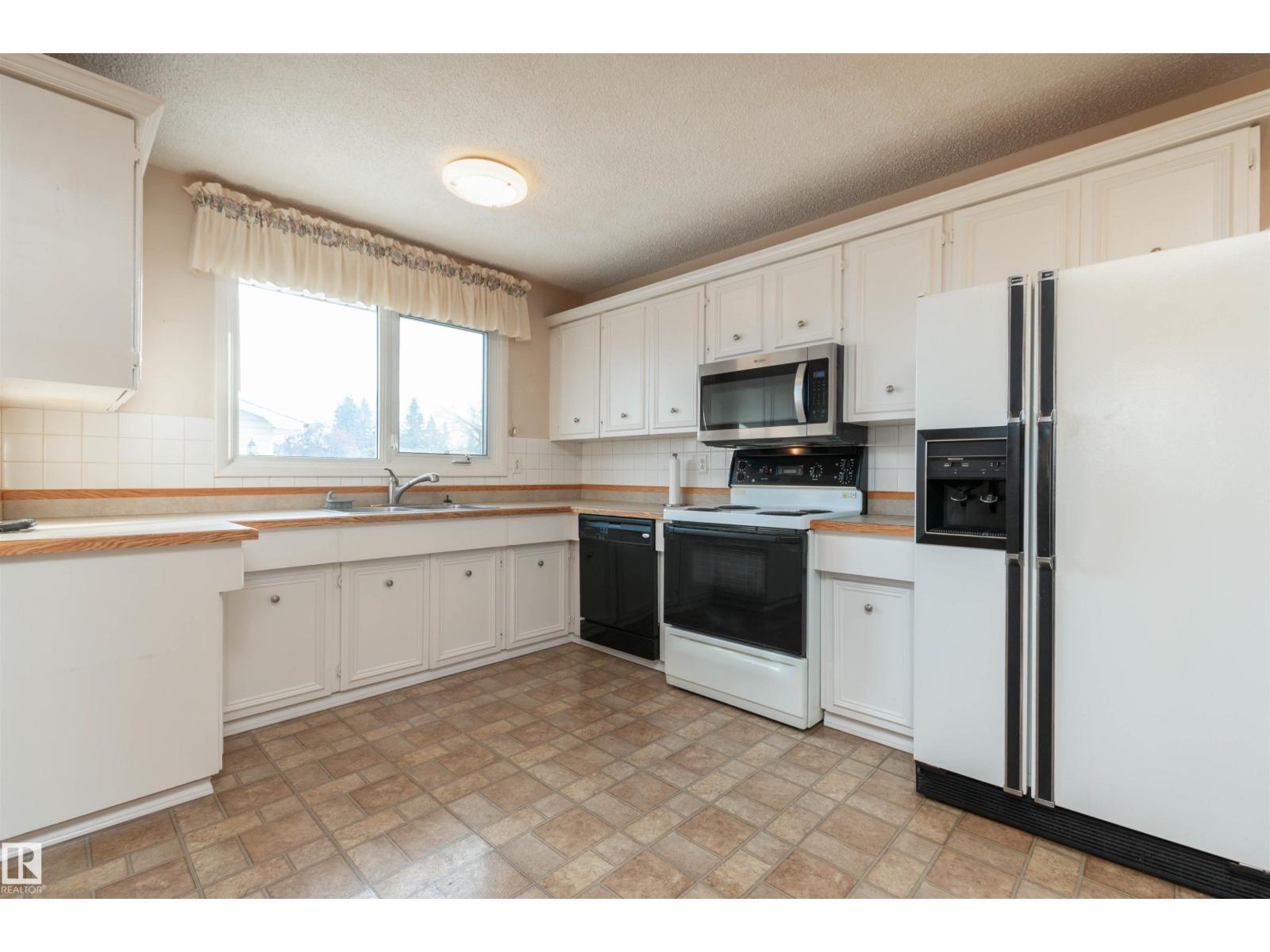 3 STRATHCONA PL, Sherwood Park