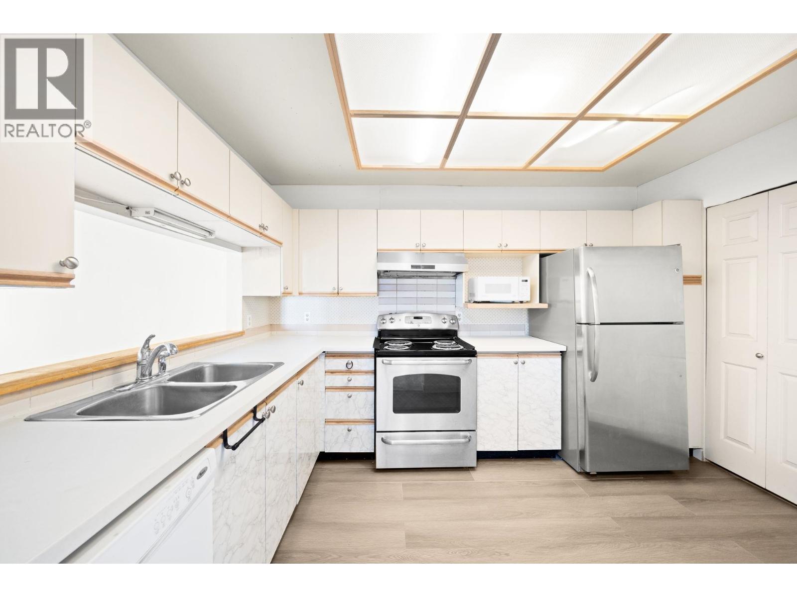 235 7451 MOFFATT ROAD, Richmond