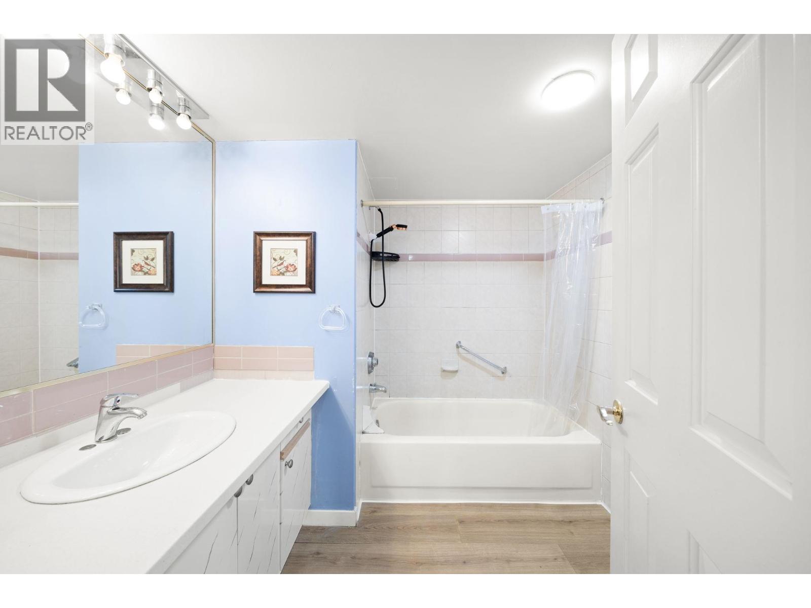 235 7451 MOFFATT ROAD, Richmond