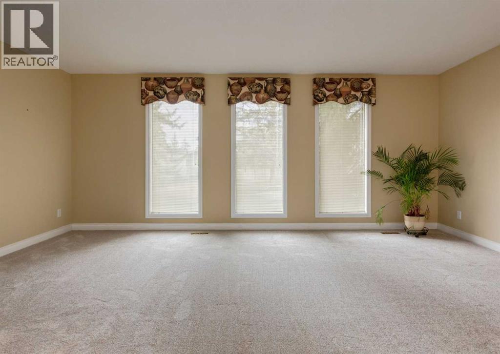 Single Family House 4 Level for Sale in  Southdale Road SW Southwood Calgary 