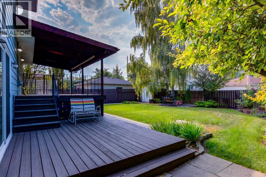 Single Family House 4 Level for Sale in  Southdale Road SW Southwood Calgary 