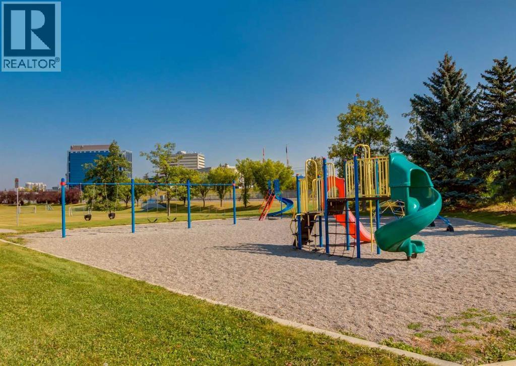 Single Family House 4 Level for Sale in  Southdale Road SW Southwood Calgary 