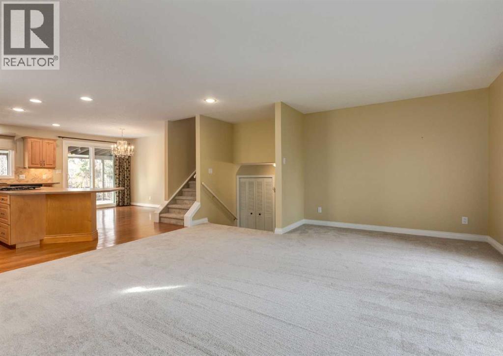 Single Family House 4 Level for Sale in  Southdale Road SW Southwood Calgary 