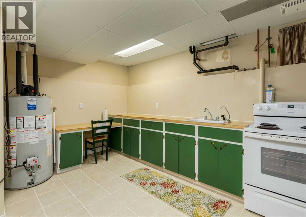 Single Family House 4 Level for Sale in  Southdale Road SW Southwood Calgary 