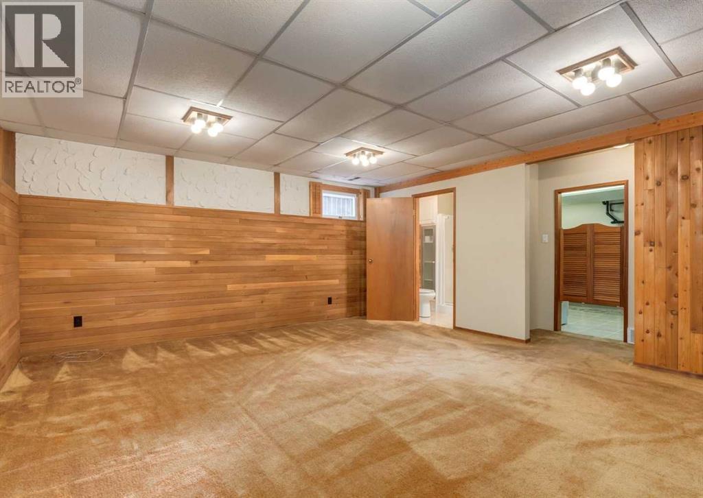 Single Family House 4 Level for Sale in  Southdale Road SW Southwood Calgary 