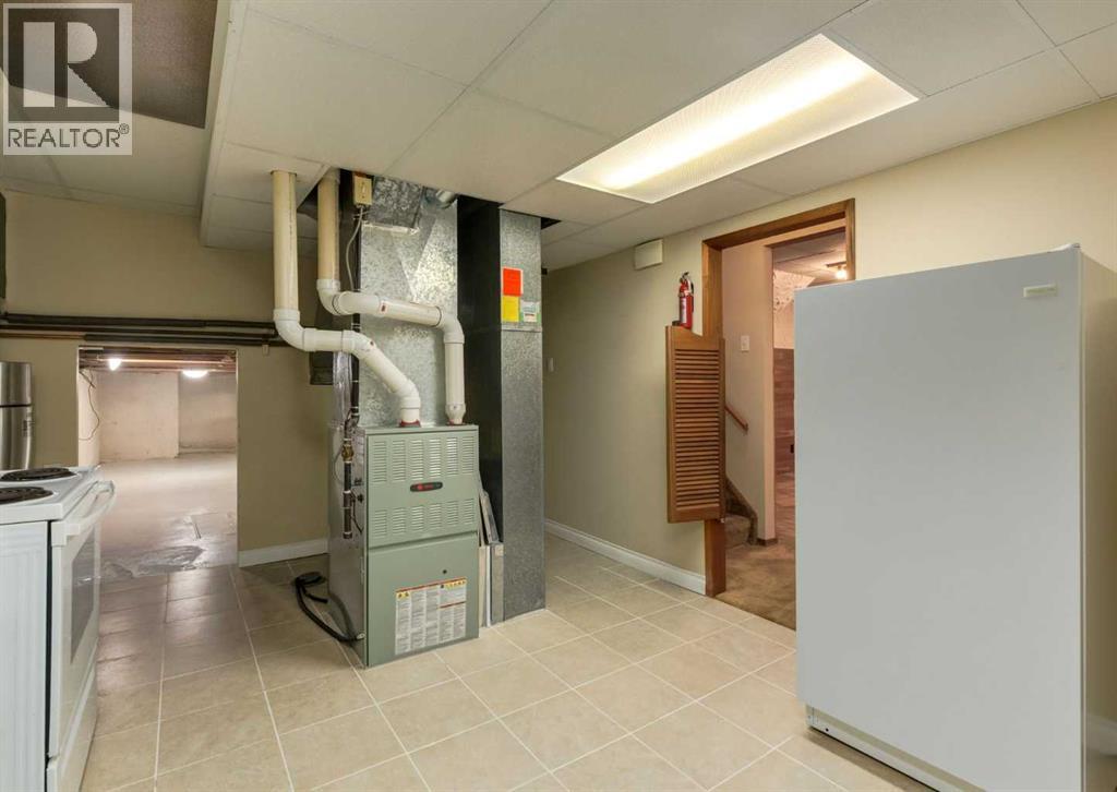 Single Family House 4 Level for Sale in  Southdale Road SW Southwood Calgary 