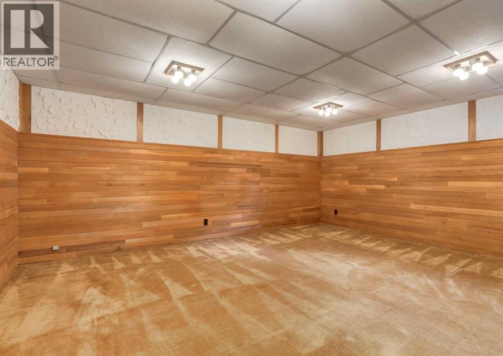 Single Family House 4 Level for Sale in  Southdale Road SW Southwood Calgary 