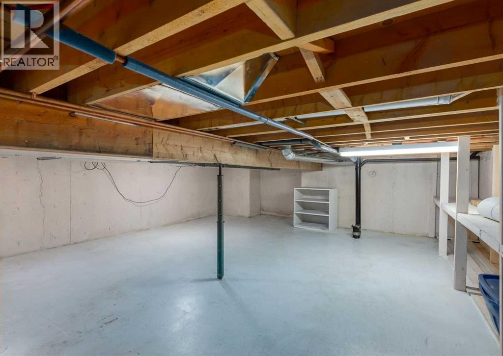 Single Family House 4 Level for Sale in  Southdale Road SW Southwood Calgary 