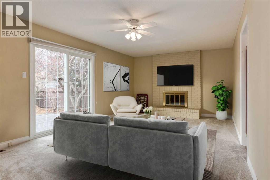 Single Family House 4 Level for Sale in  Southdale Road SW Southwood Calgary 