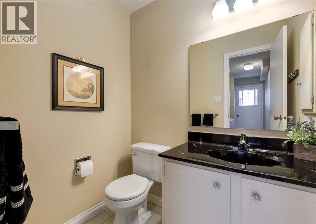 Single Family House 4 Level for Sale in  Southdale Road SW Southwood Calgary 