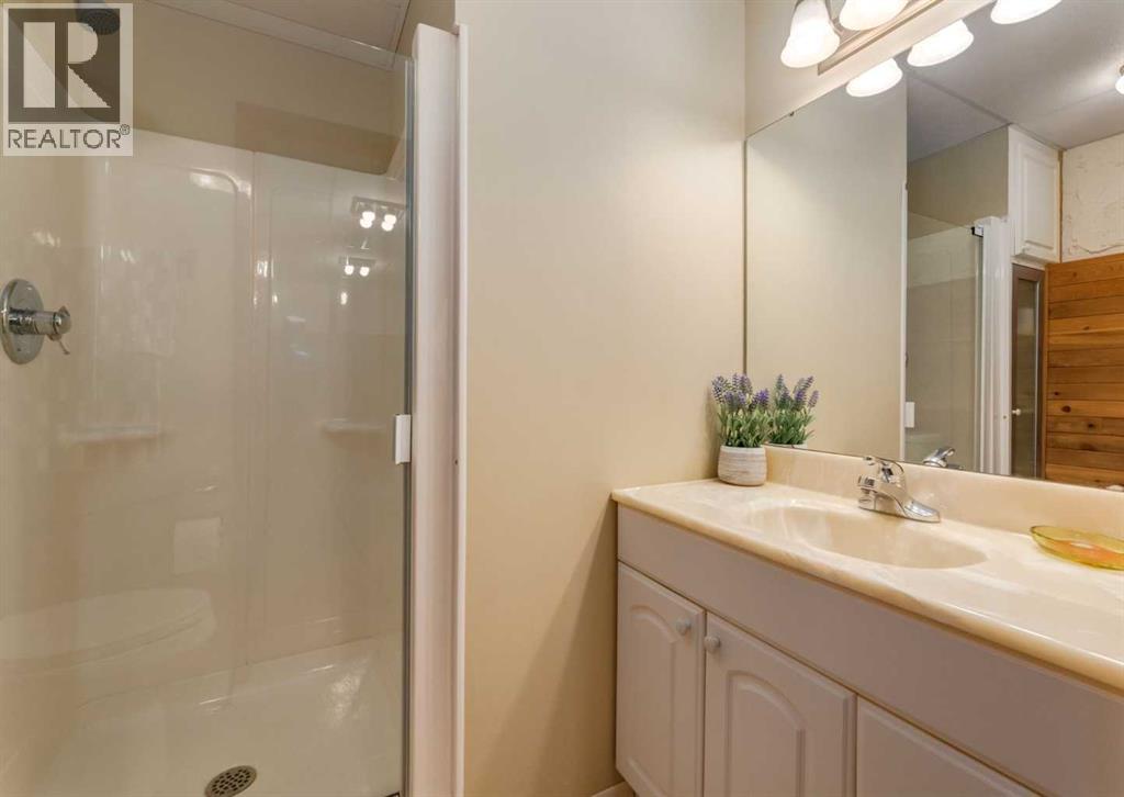 Single Family House 4 Level for Sale in  Southdale Road SW Southwood Calgary 