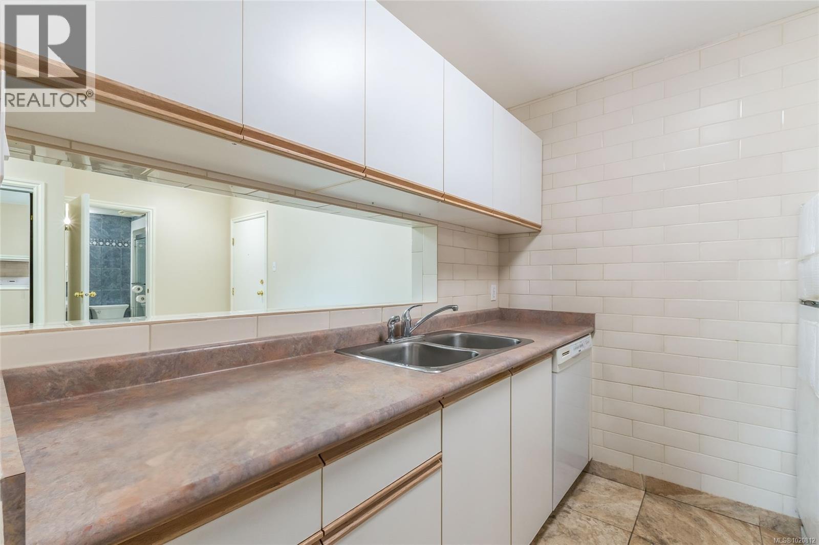 111 4971 Songbird Pl, Nanaimo