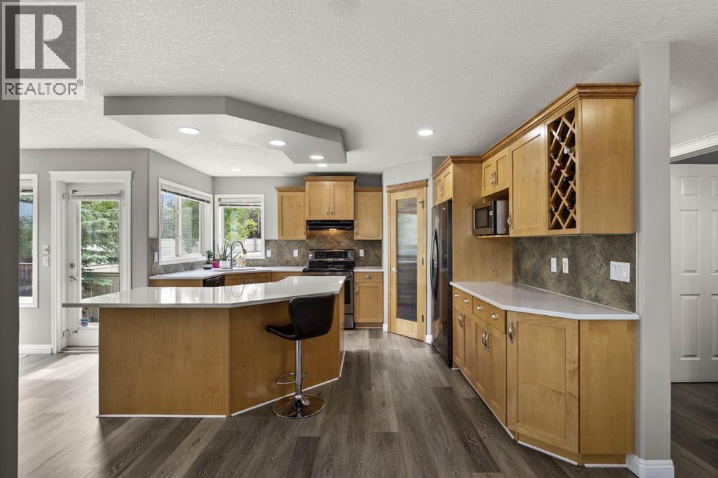 Single Family House for Sale in  Simcoe Crescent SW Signal Hill Calgary 