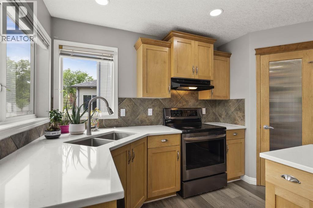 Single Family House for Sale in  Simcoe Crescent SW Signal Hill Calgary 