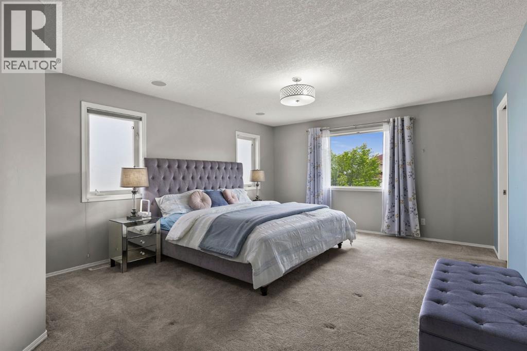 Single Family House for Sale in  Simcoe Crescent SW Signal Hill Calgary 