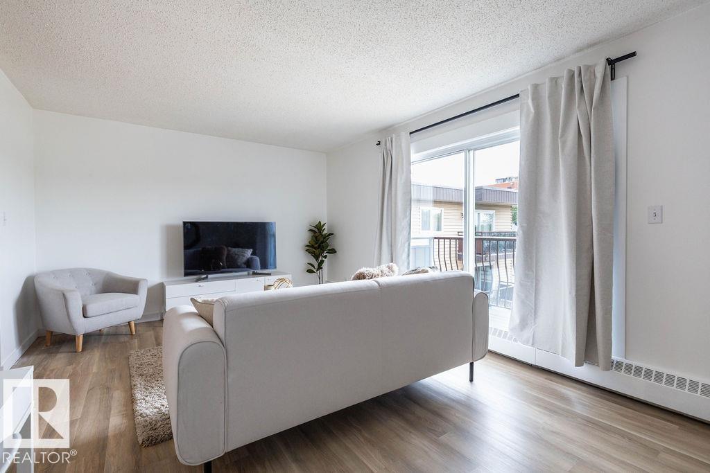 #52 10208 113 ST NW, Edmonton